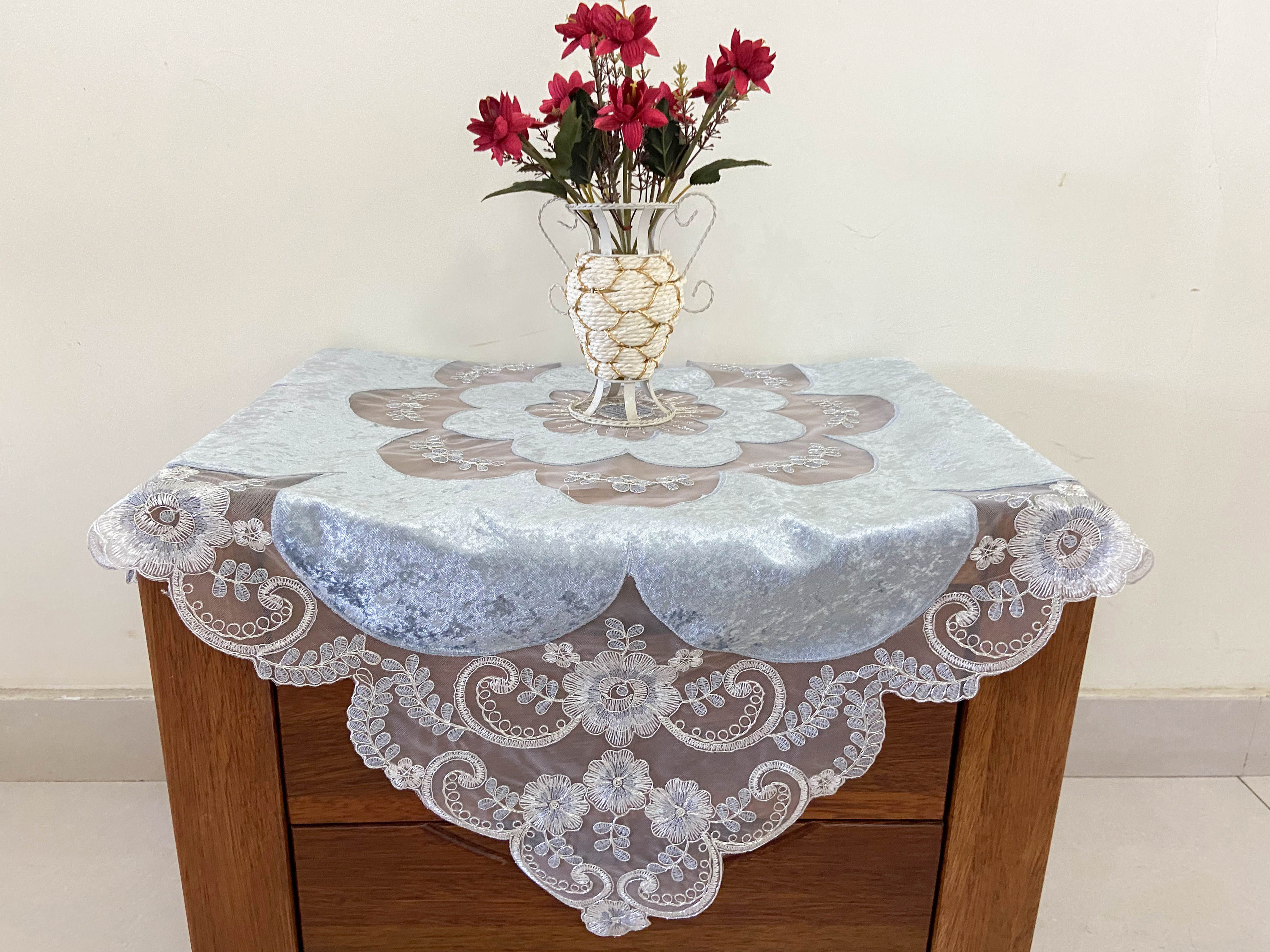 Tablecloth with Bunchy Yarn and Rope Embroidery