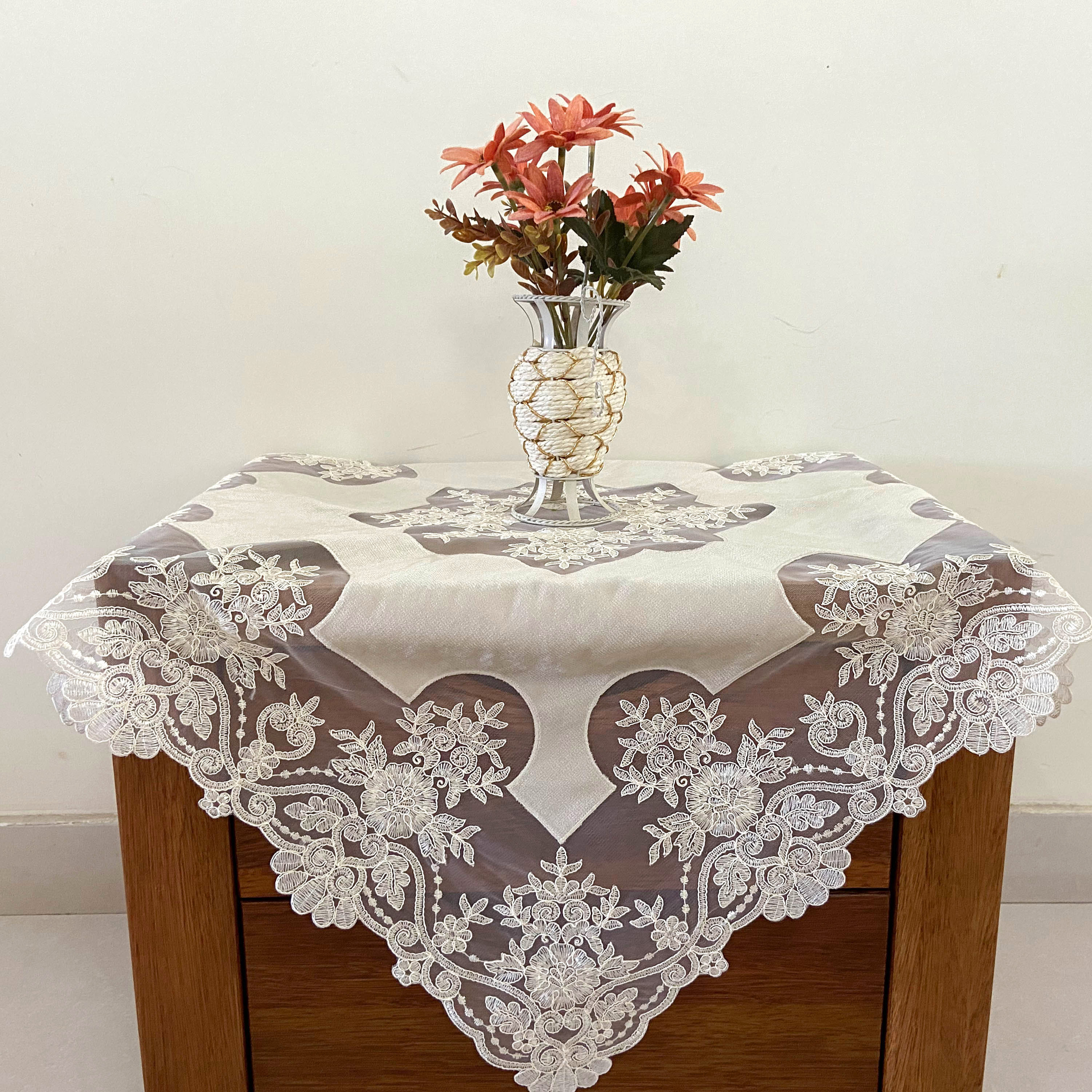 Gongsatin Rope Embroidery Solid Flower Tablecloth 85x85cm