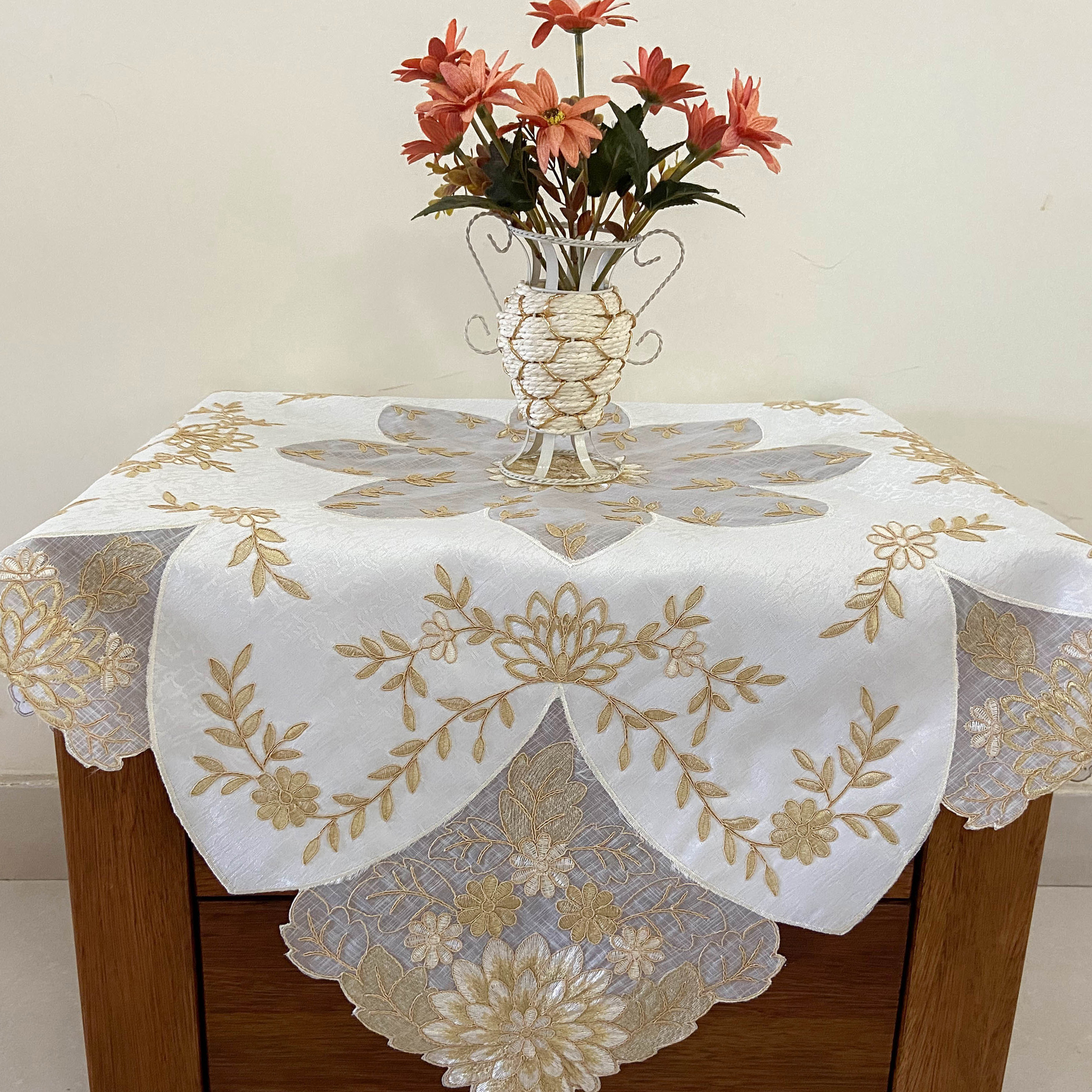 Gongsatin Rope Embroidery Solid Flower Tablecloth 85x85cm
