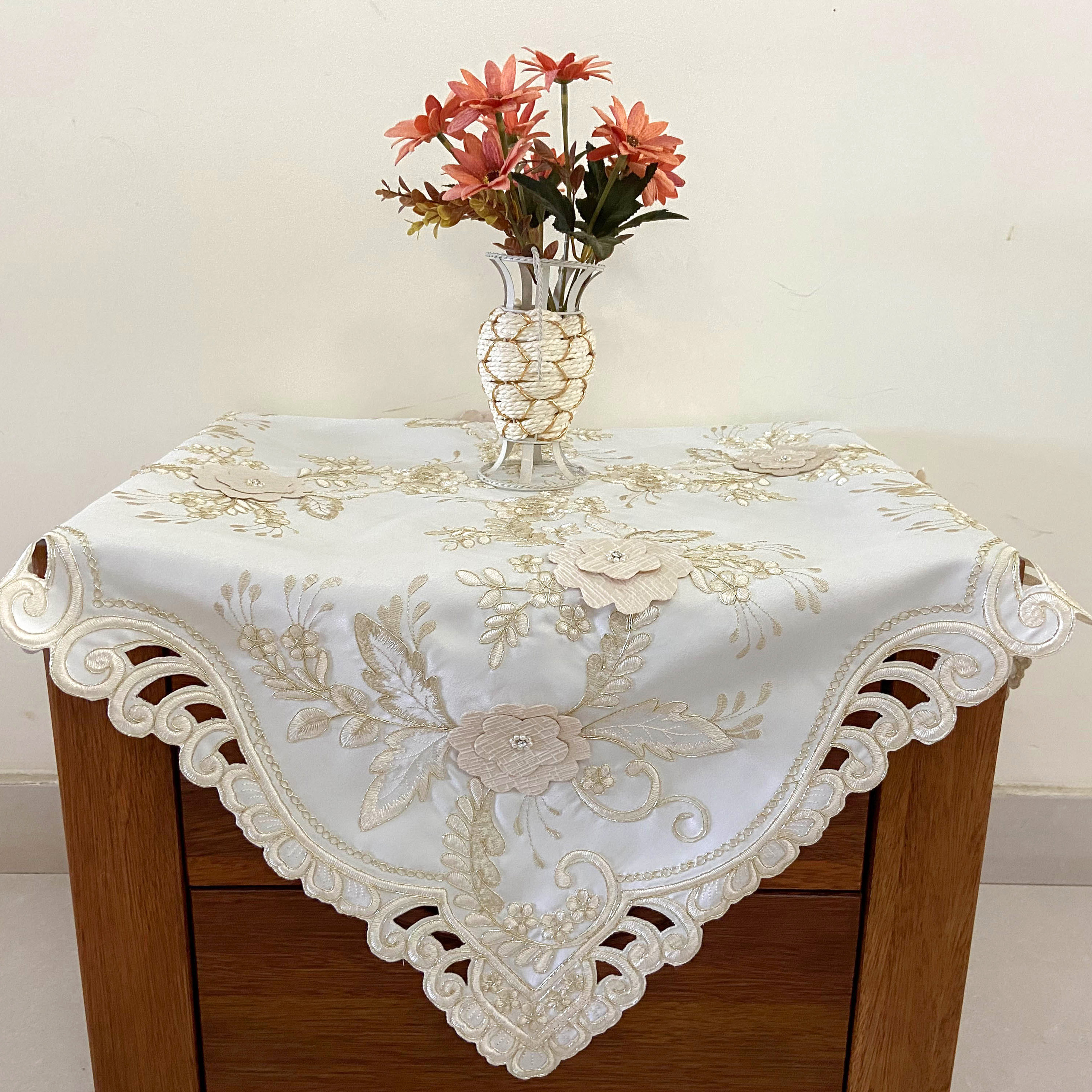 Gongsatin Rope Embroidery Solid Flower Tablecloth 85x85cm