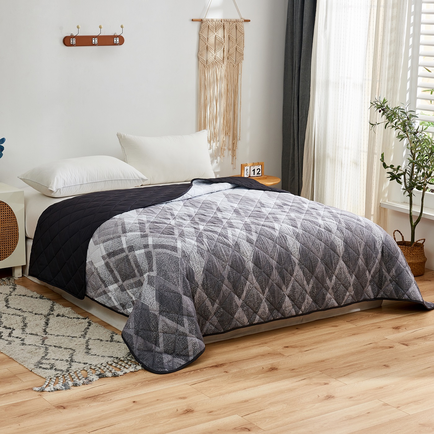 Custom Printed Rose Microfiber Ultrasonic Quilt Bedspread