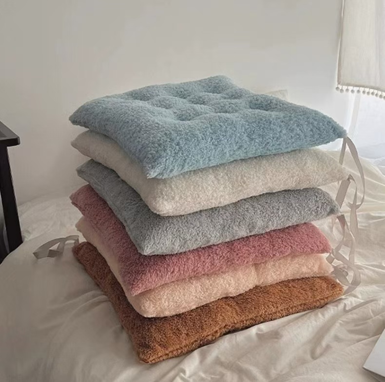 Soft and Comfortable Cushion for Leaning
