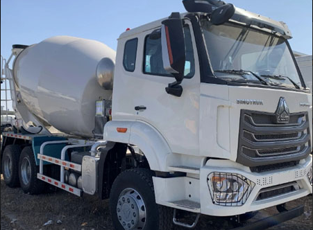 Sinotruk HOWO 10-wheel Mixer Truck
