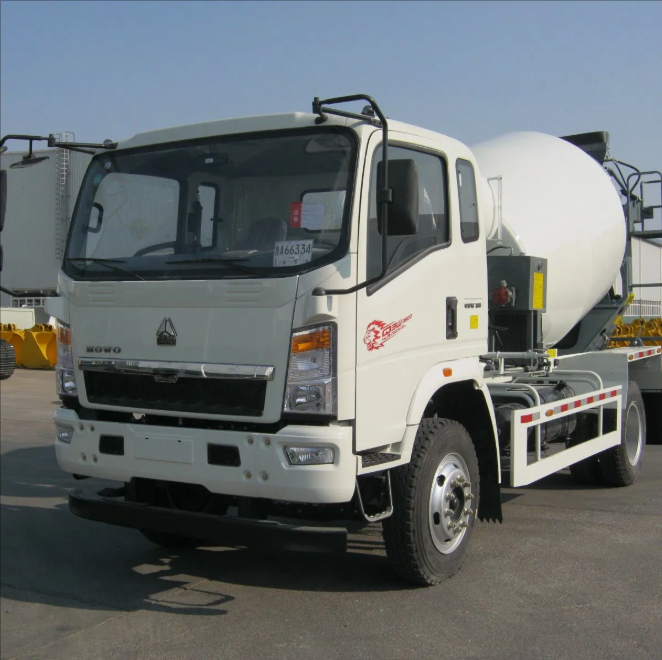 130HP 4x2 Sinotruk HOWO 4m3 Concrete Mixer Truck