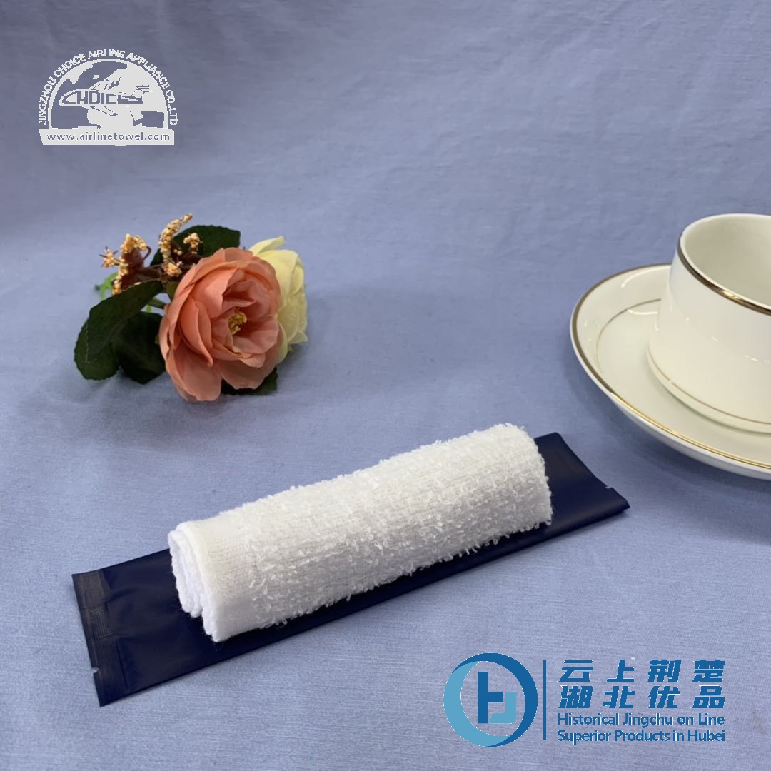 Disposable hot and cold airline oshibori towels