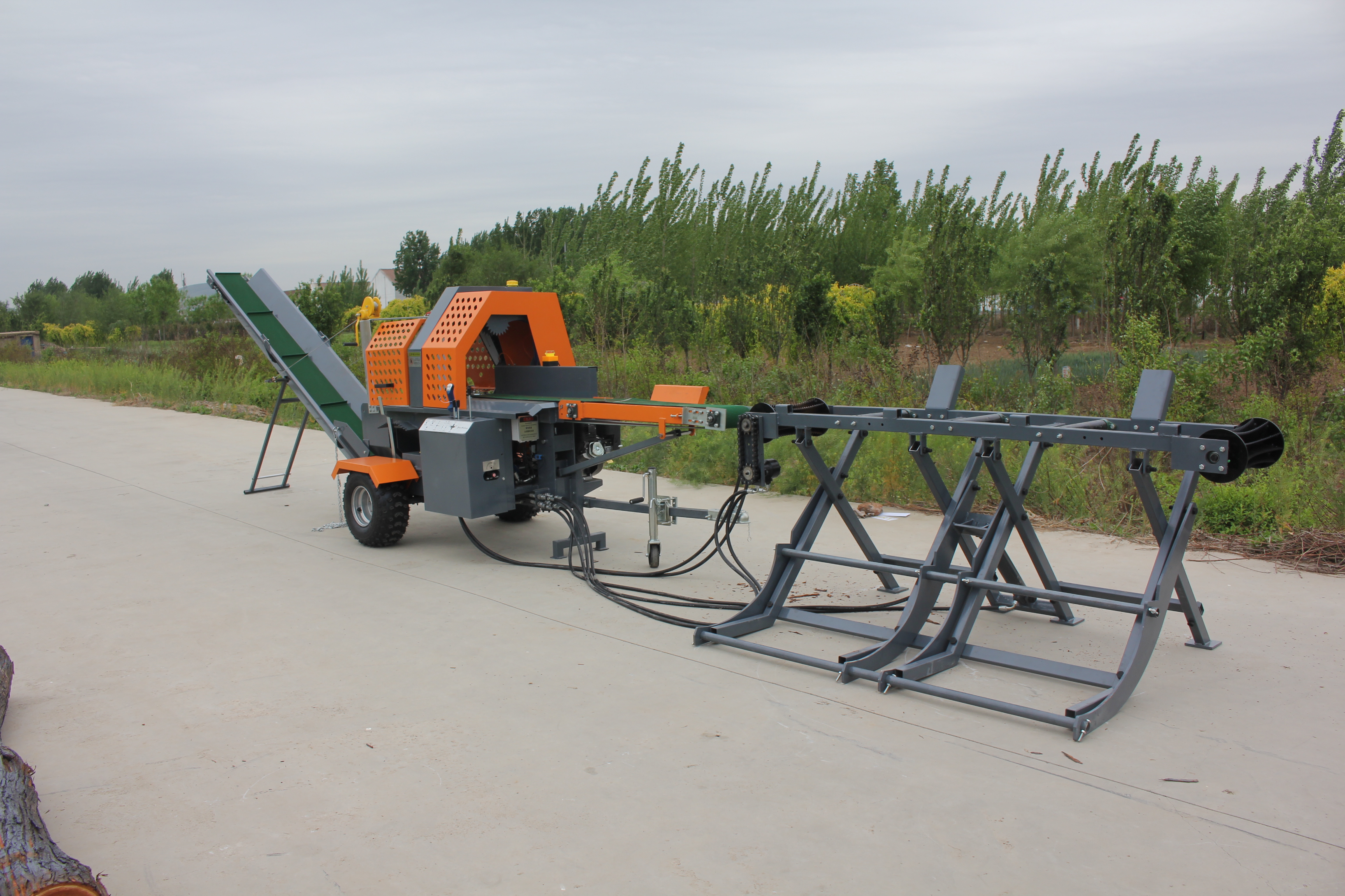 Dibo 20-ton log splitter