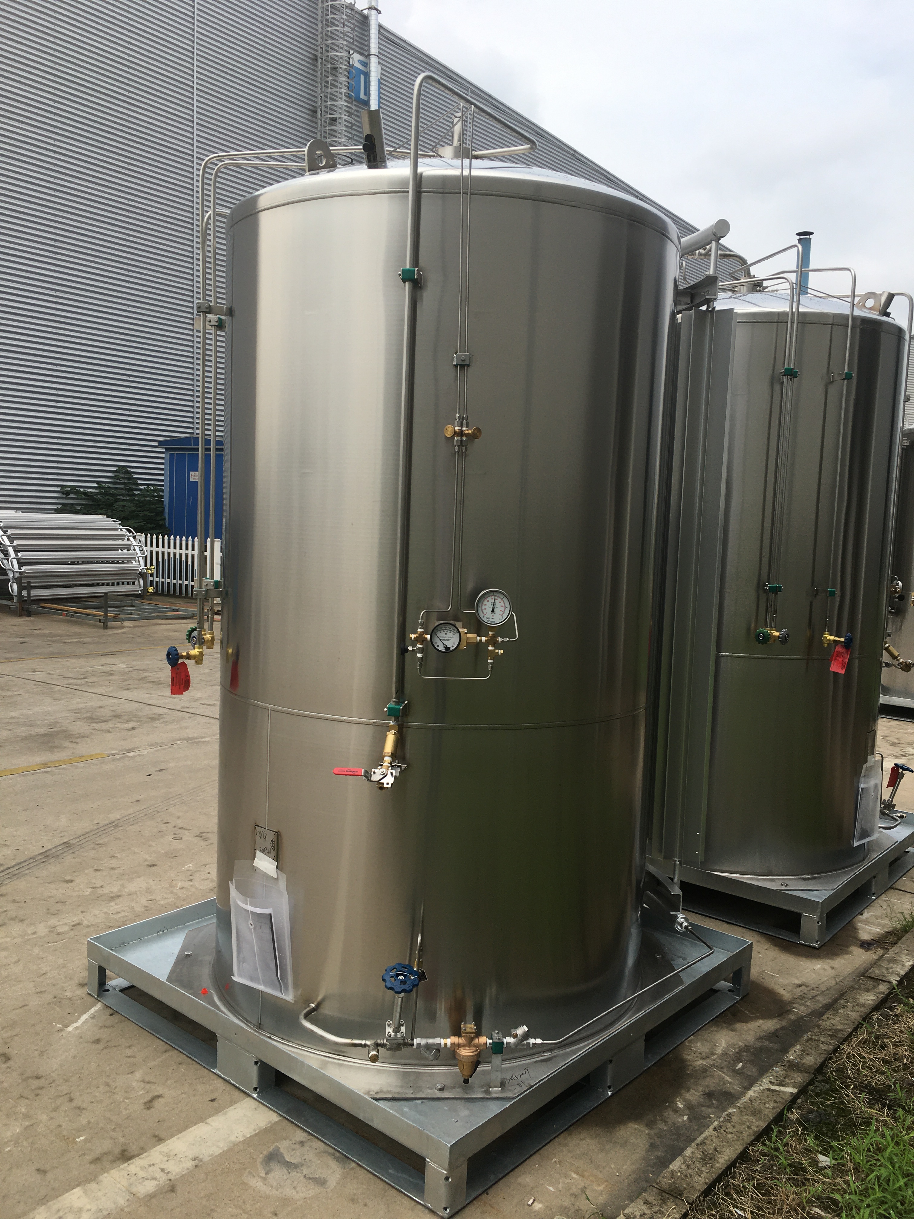 Stainless Steel Micro Bulk Tank for Vertical Storage