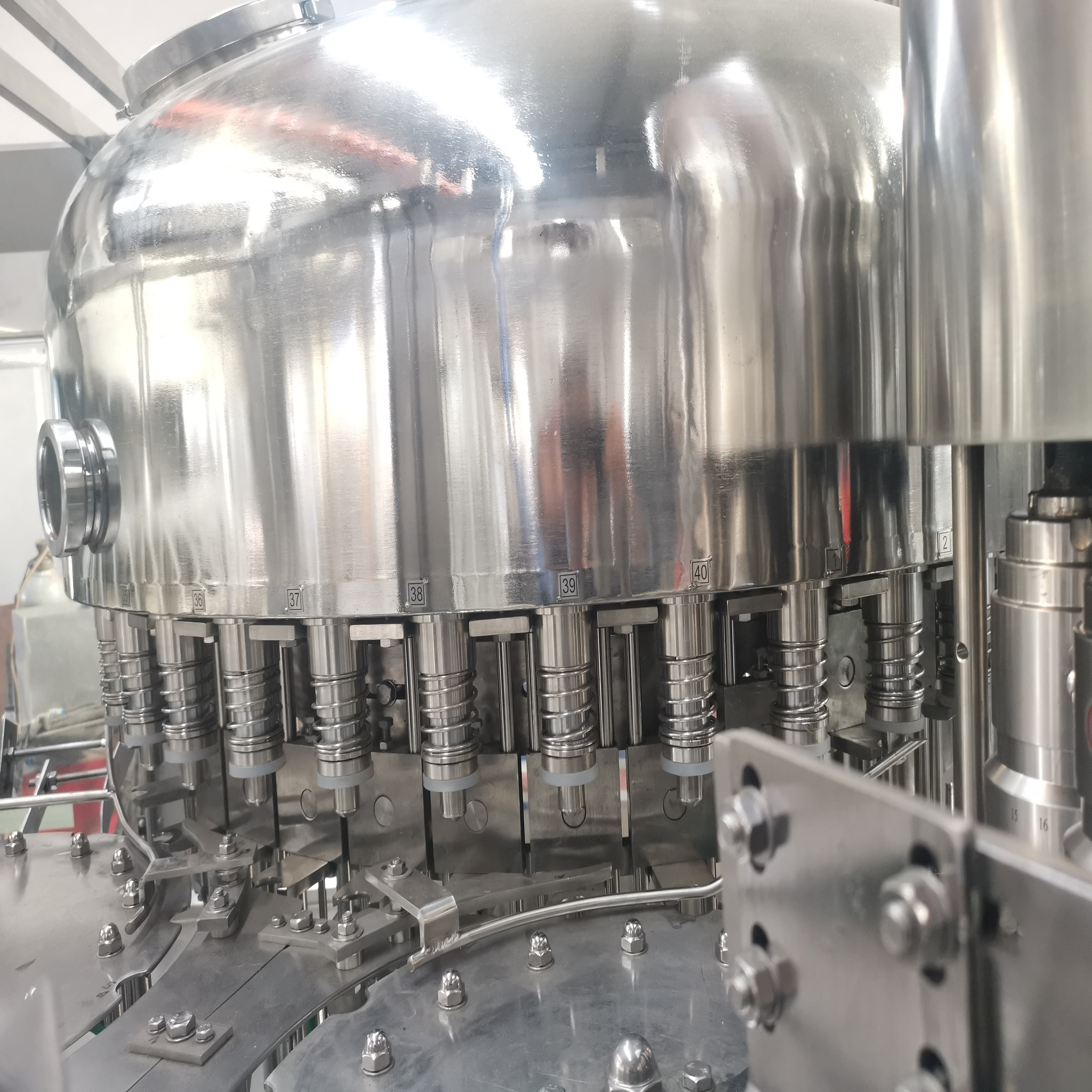 Automatic Mineral Water Filling and Bottling Machine