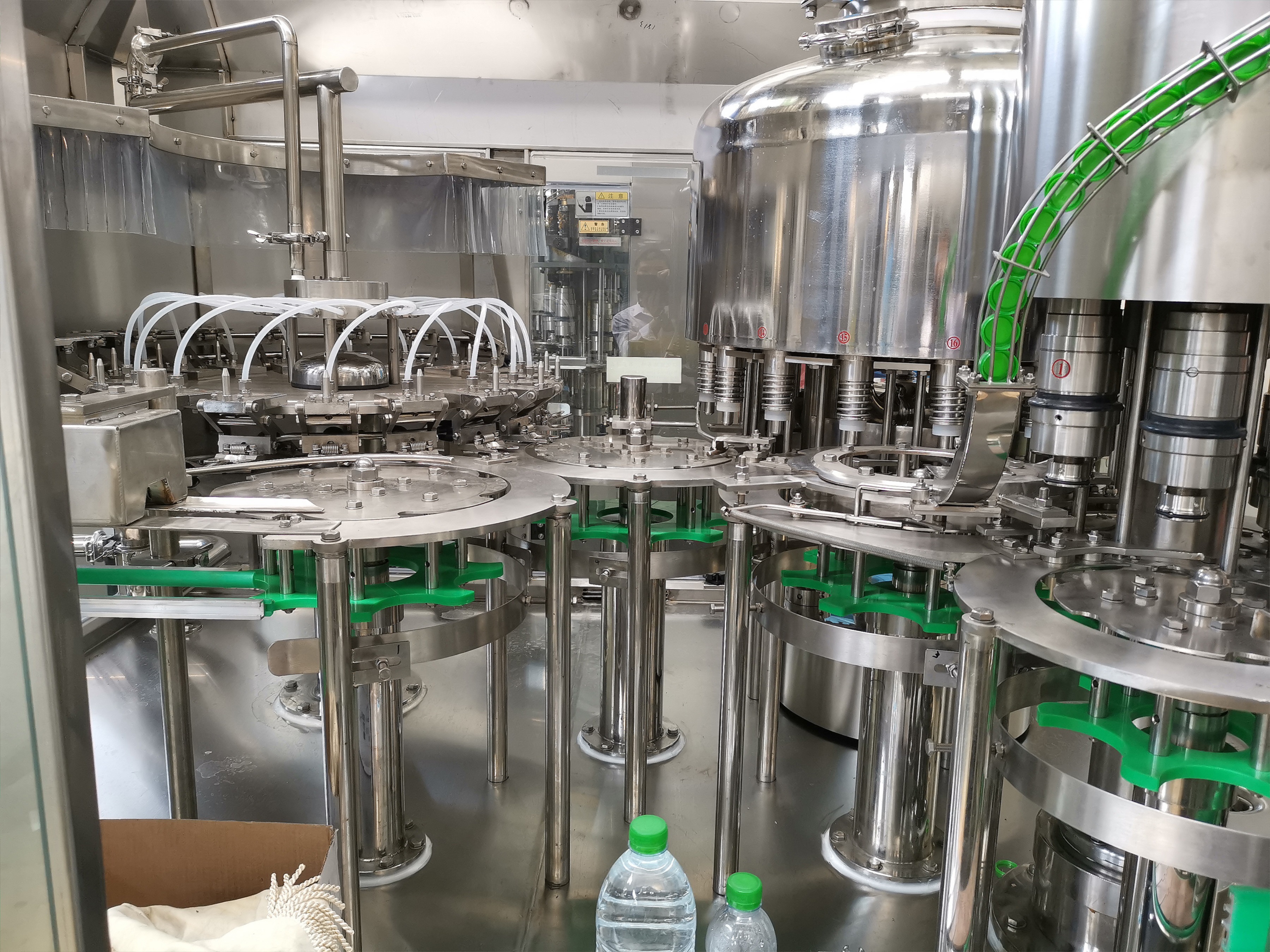 Automatic Mineral Water Filling and Bottling Machine