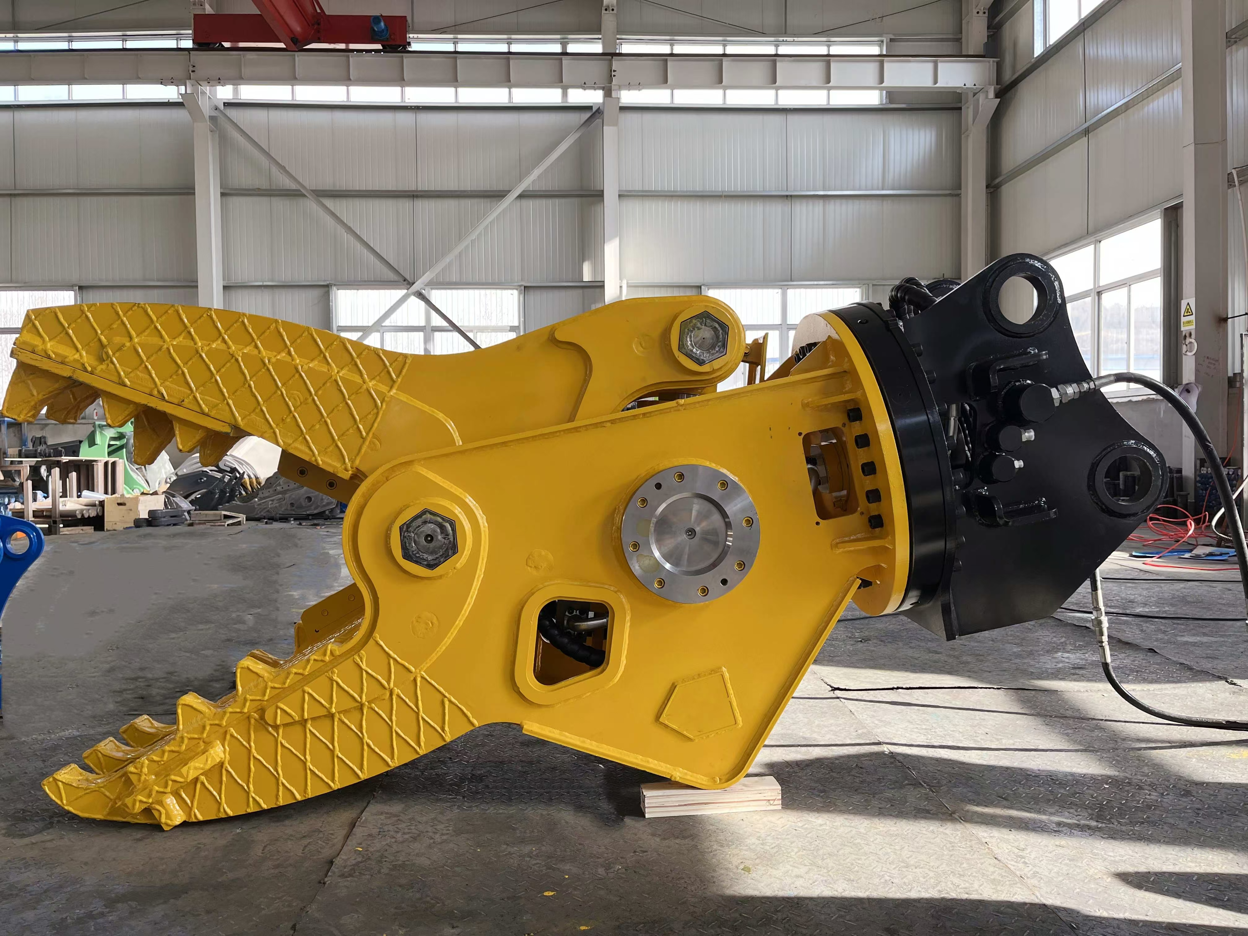 Hydraulic Rotating Pulverizer