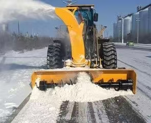 Snow Thrower with Icebreaker Teeth and One-Key Operation
