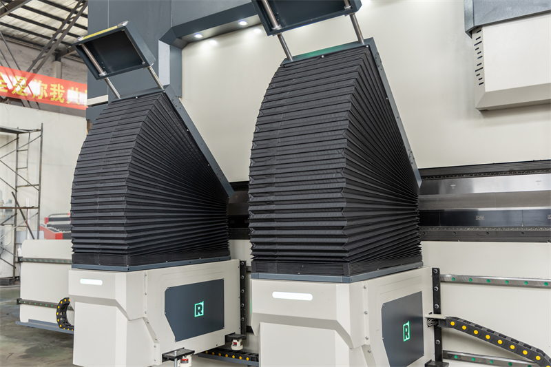 RAYMAX 400T/4000 Hydraulic CNC Press Brake with DA69S 8+1 Axis