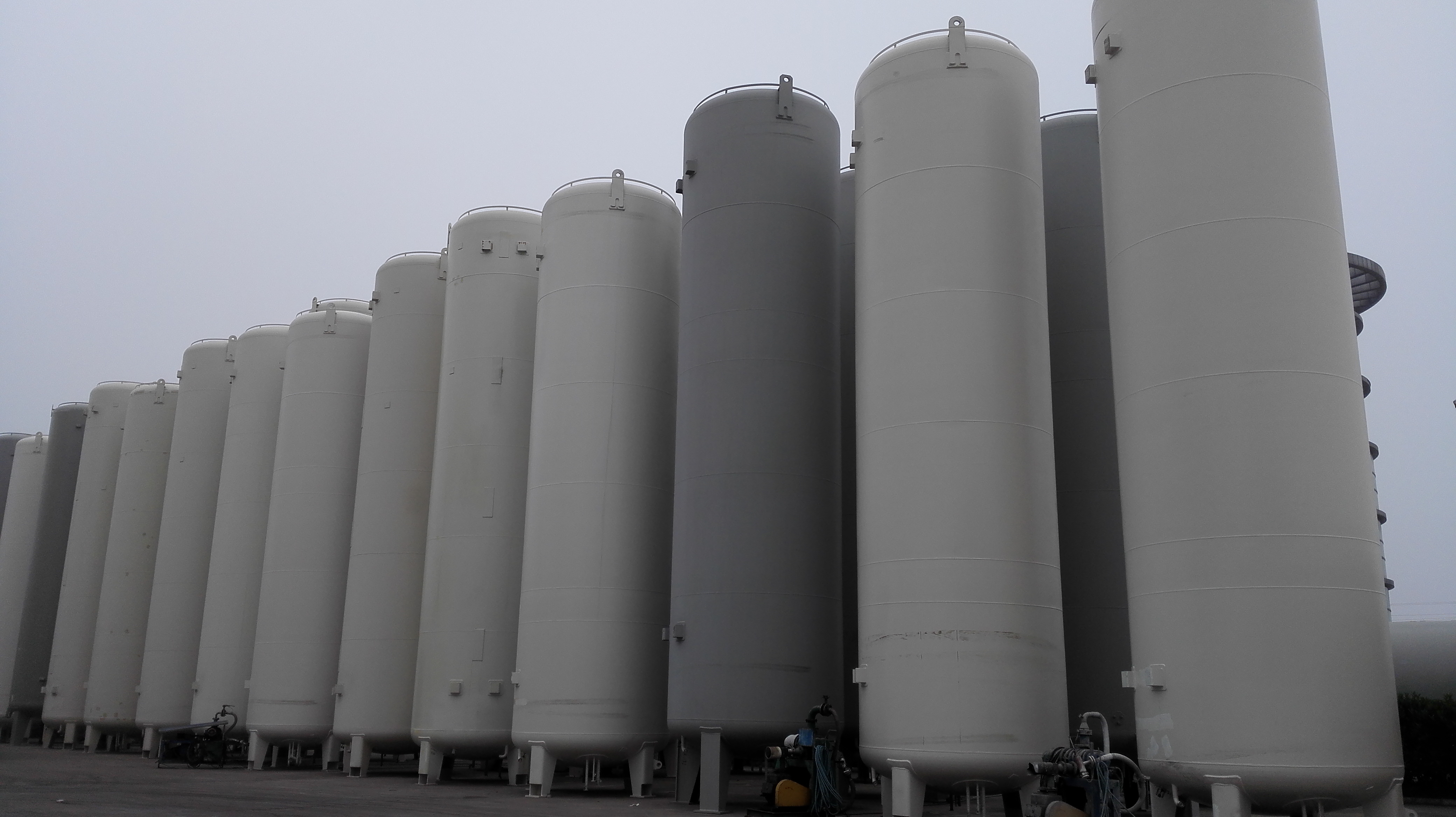 Standard Cryogenic Bulk Storage Tanks for Industrial Use