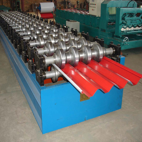 Metal colored steel roofing sheet forming machine