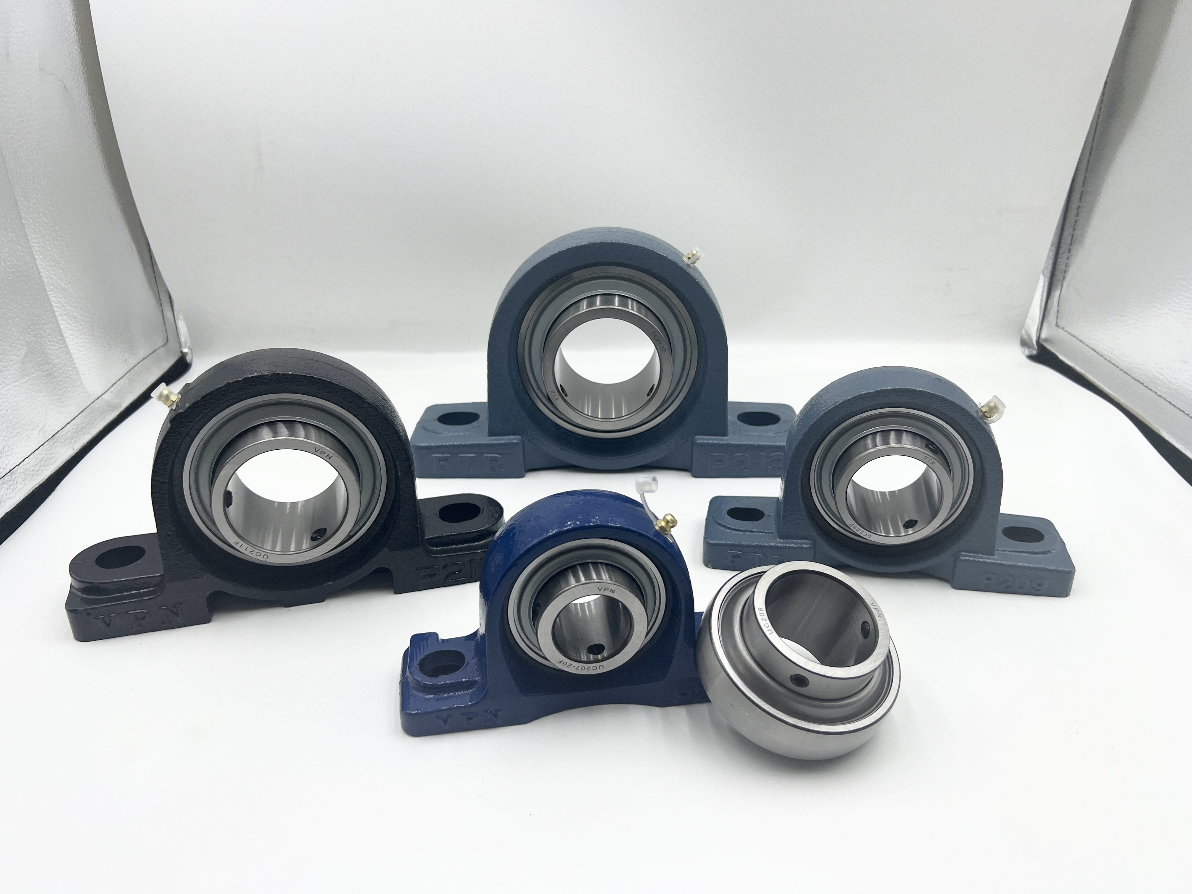 High-Quality Spherical Bearings with Seats and Deep Groove Ball Bearings