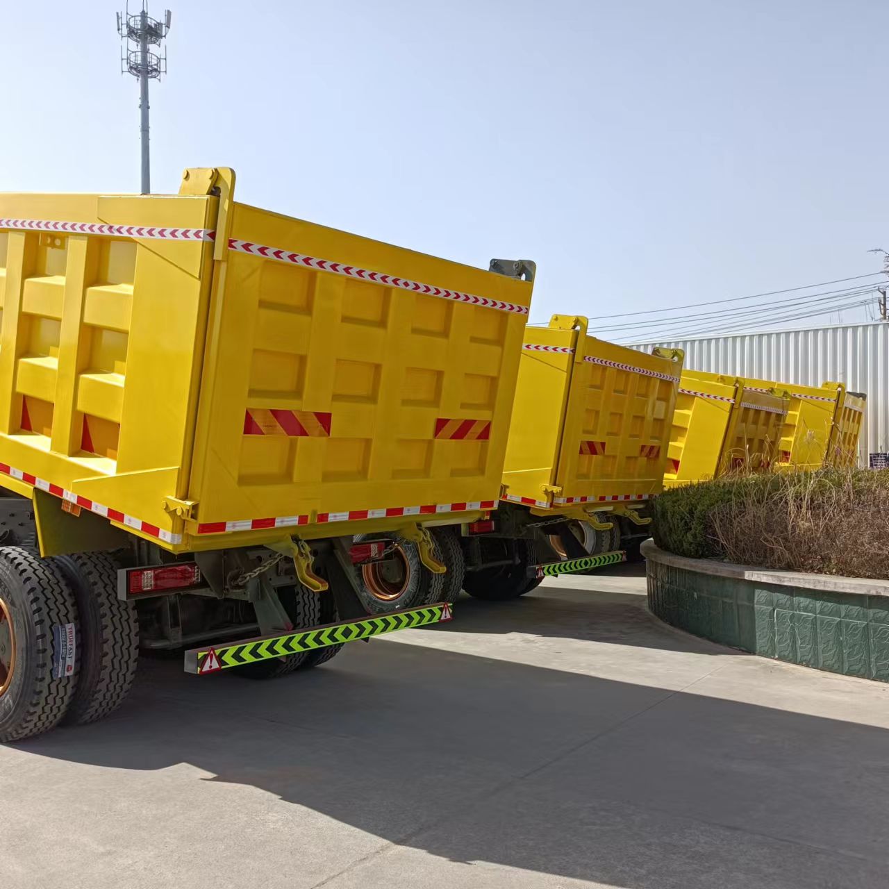 SINOTRUK HOWO 8x4 Dump Truck for Mining and Construction
