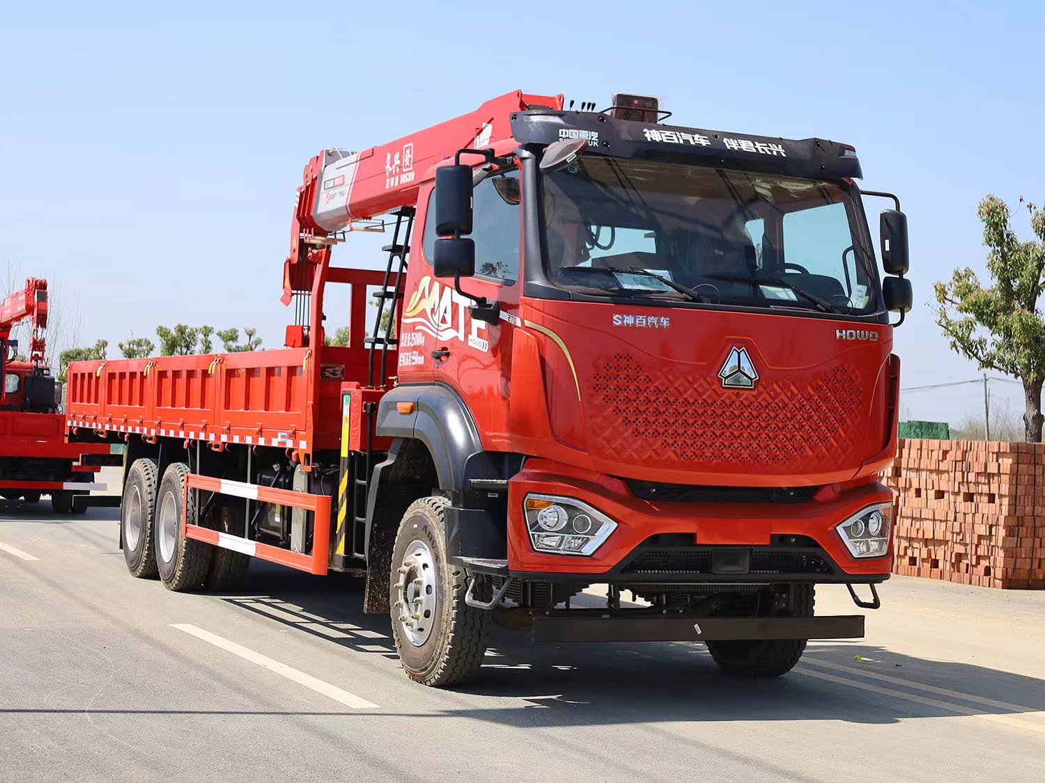 HOWO 6x4 Truck-Mounted Crane Transporter with 12-ton 4-section Boom
