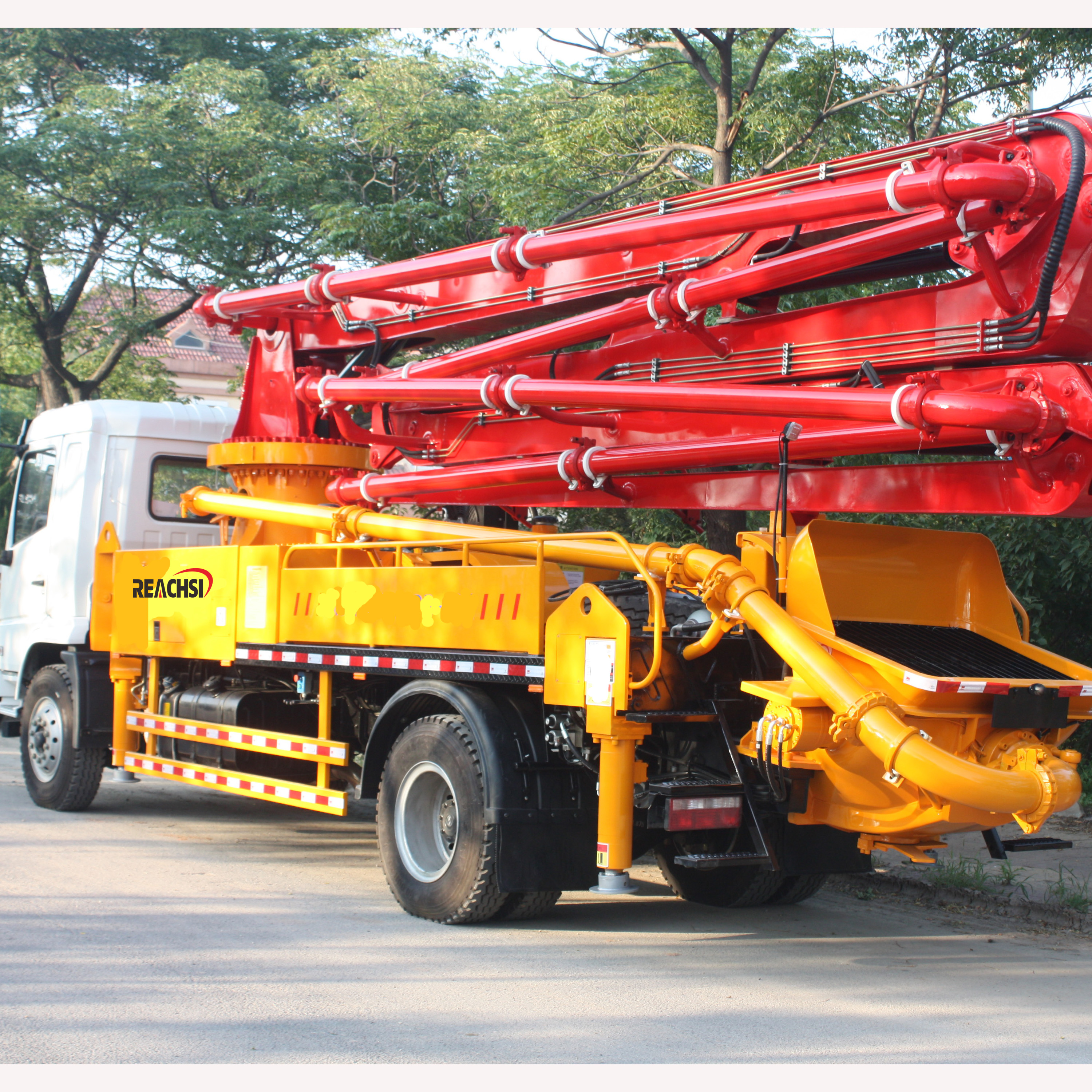 REACH Truck Mounted Concrete Boom Pump (25m-50m)