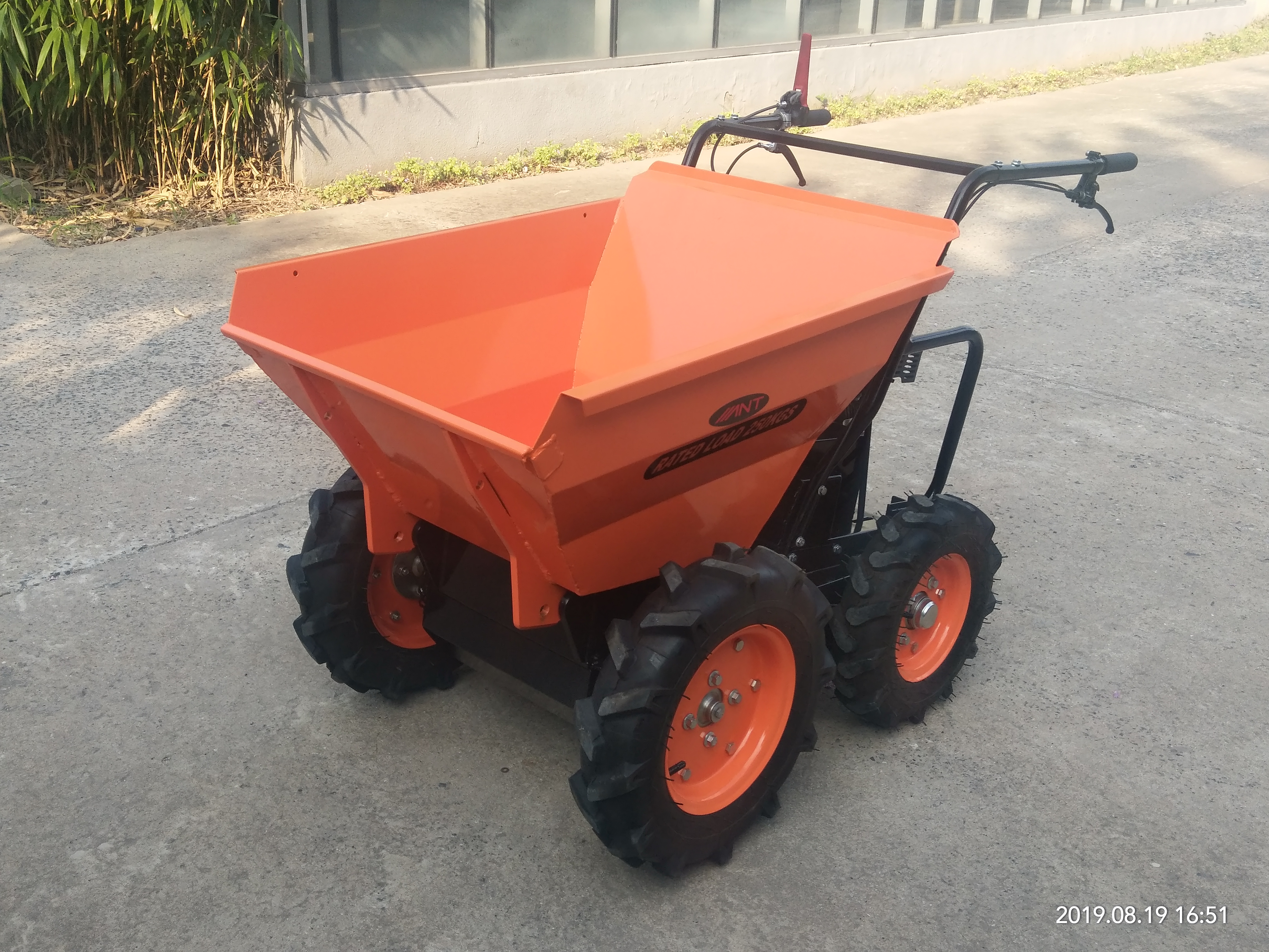 250kg Mini Dumper Wheelbarrow with Gasoline Engine