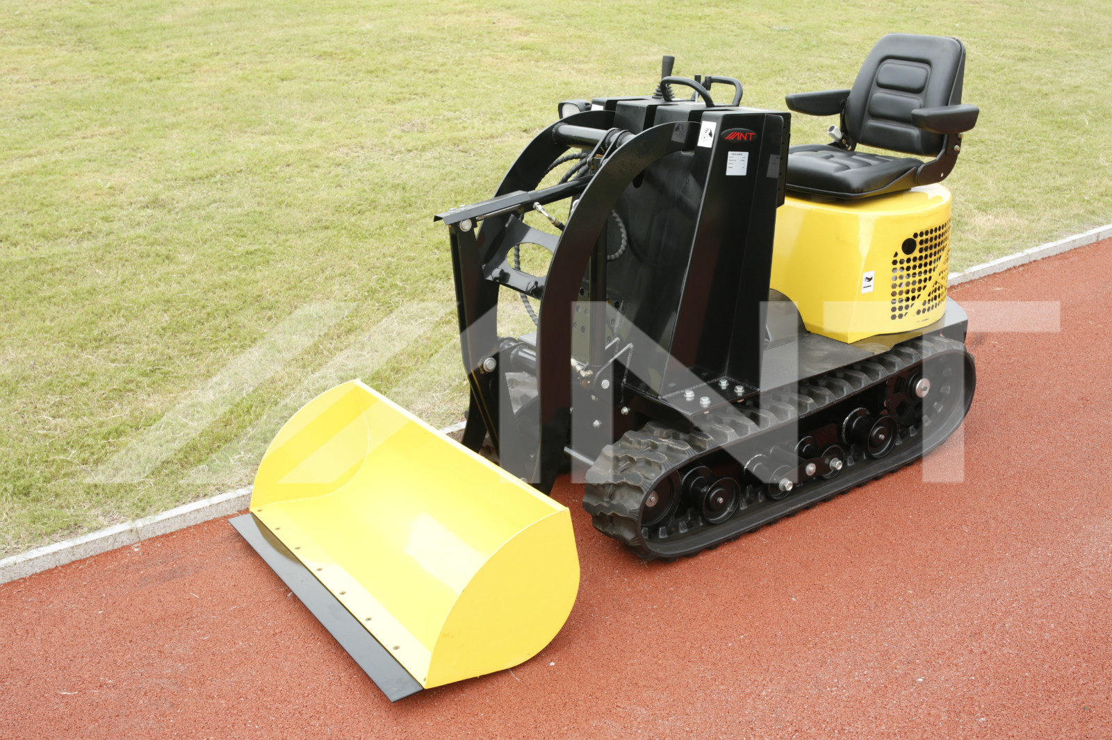 ANT Z400Z Mini Loader with Imported Hydraulic System and Zero Rotation