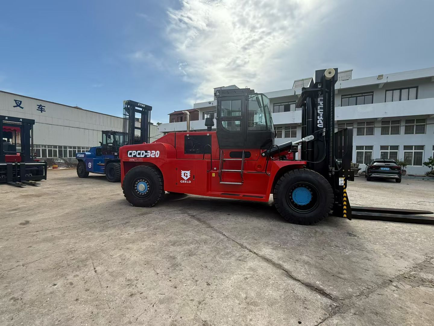 15-50 Ton Heavy Duty Diesel Forklift Truck for Port