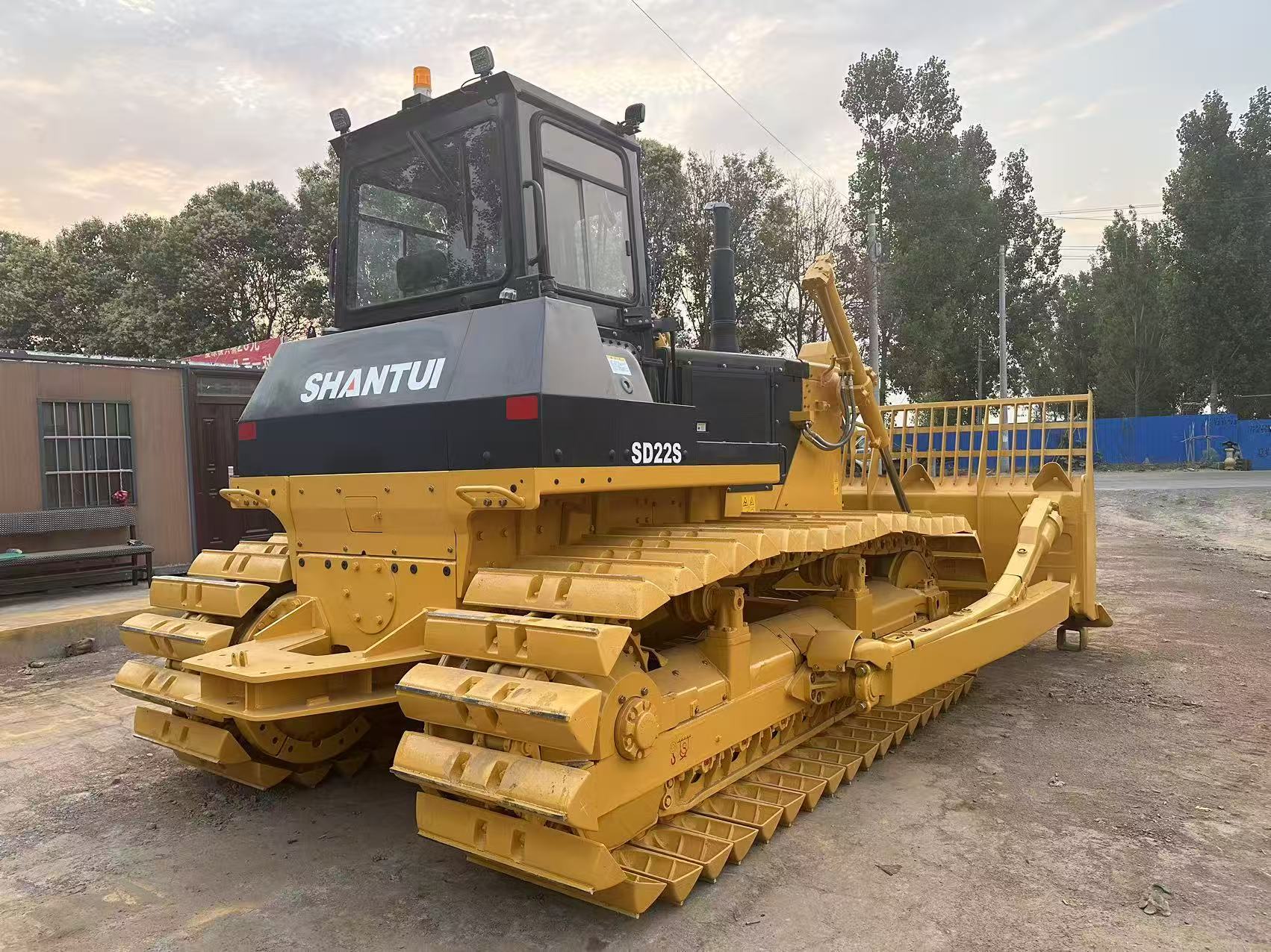 Heavy Duty Crawler Bulldozers (130-520HP) for Mining & Earthmoving