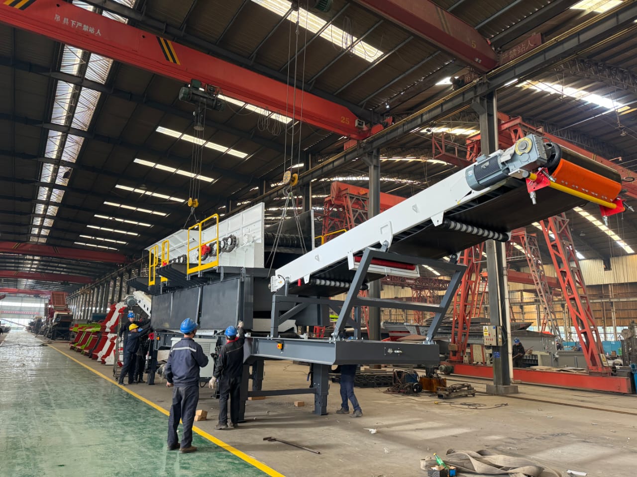 Mobile Crushing and Screening Plant / Portable Jaw Crusher for Mining