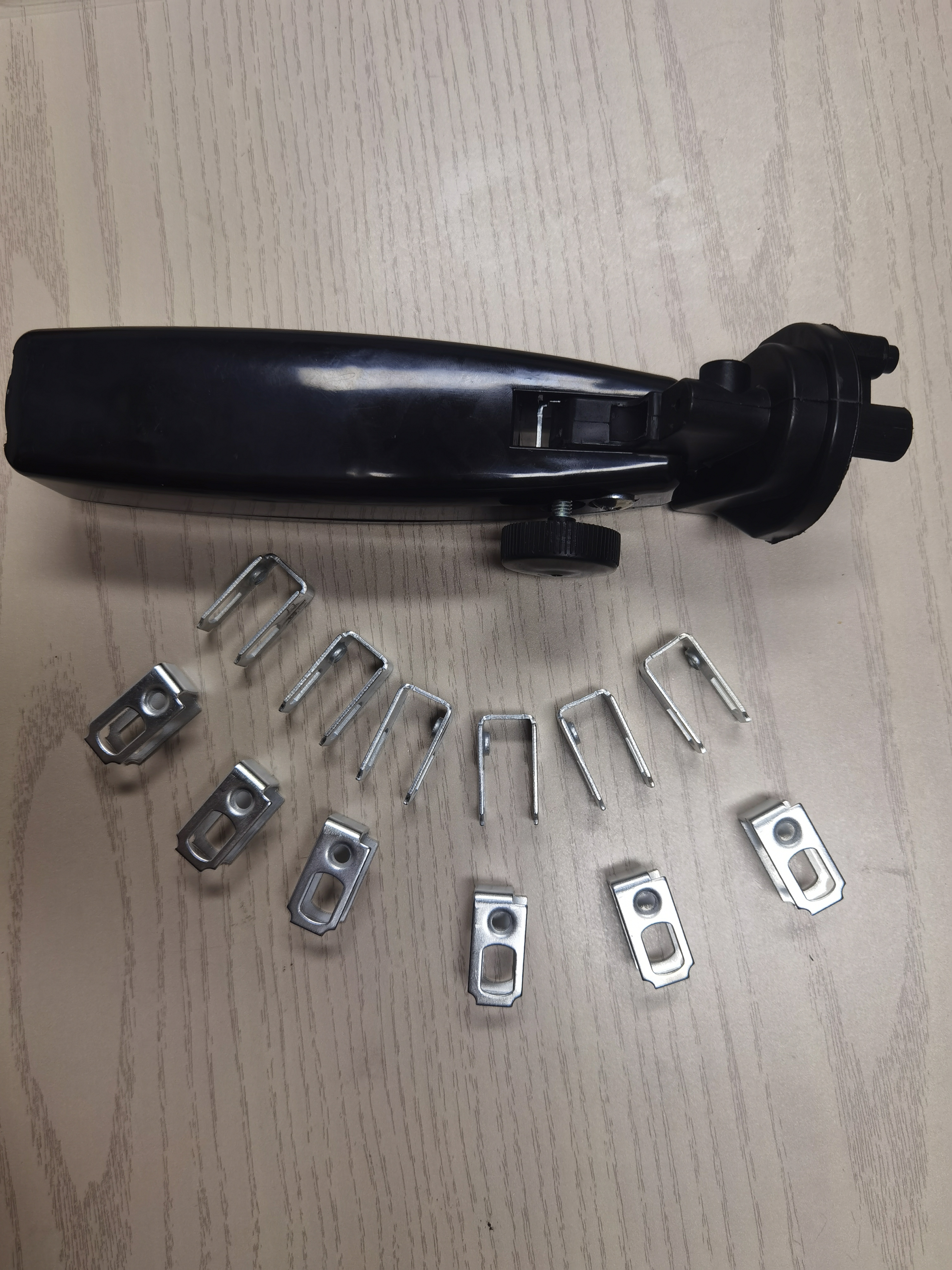 U-shaped fastener screw