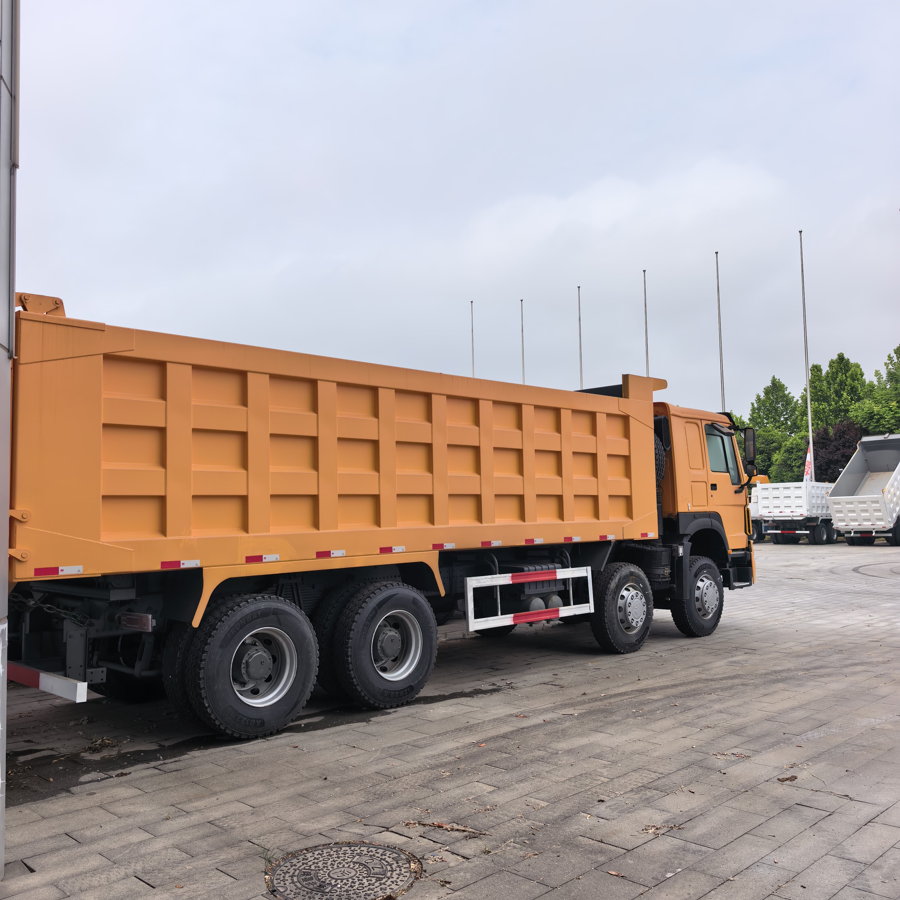 SINOTRUK HOWO 8x4 Export Dump Truck