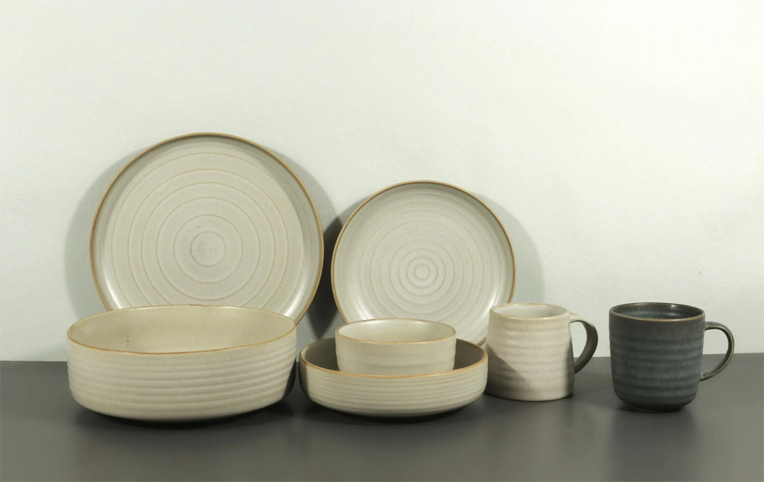 Embossed Circles Stoneware Set
