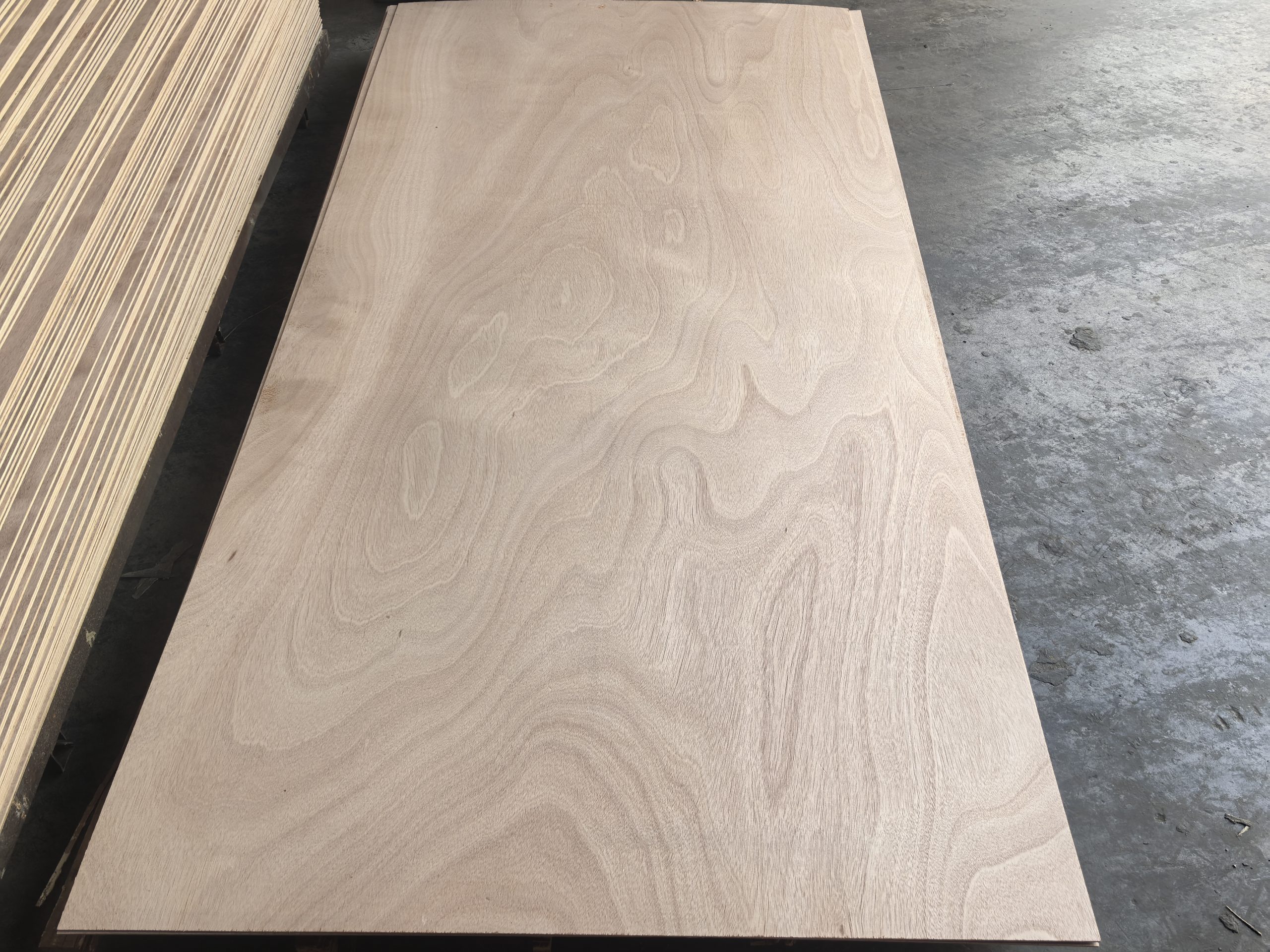Okoume BB/CC Grade Commercial Plywood