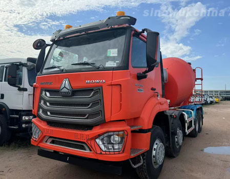 Sinotruk HOWO 12-wheel Euro 2 Mixer Truck