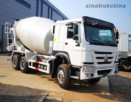 SINOTRUK HOWO 10-Wheel Mixer Truck