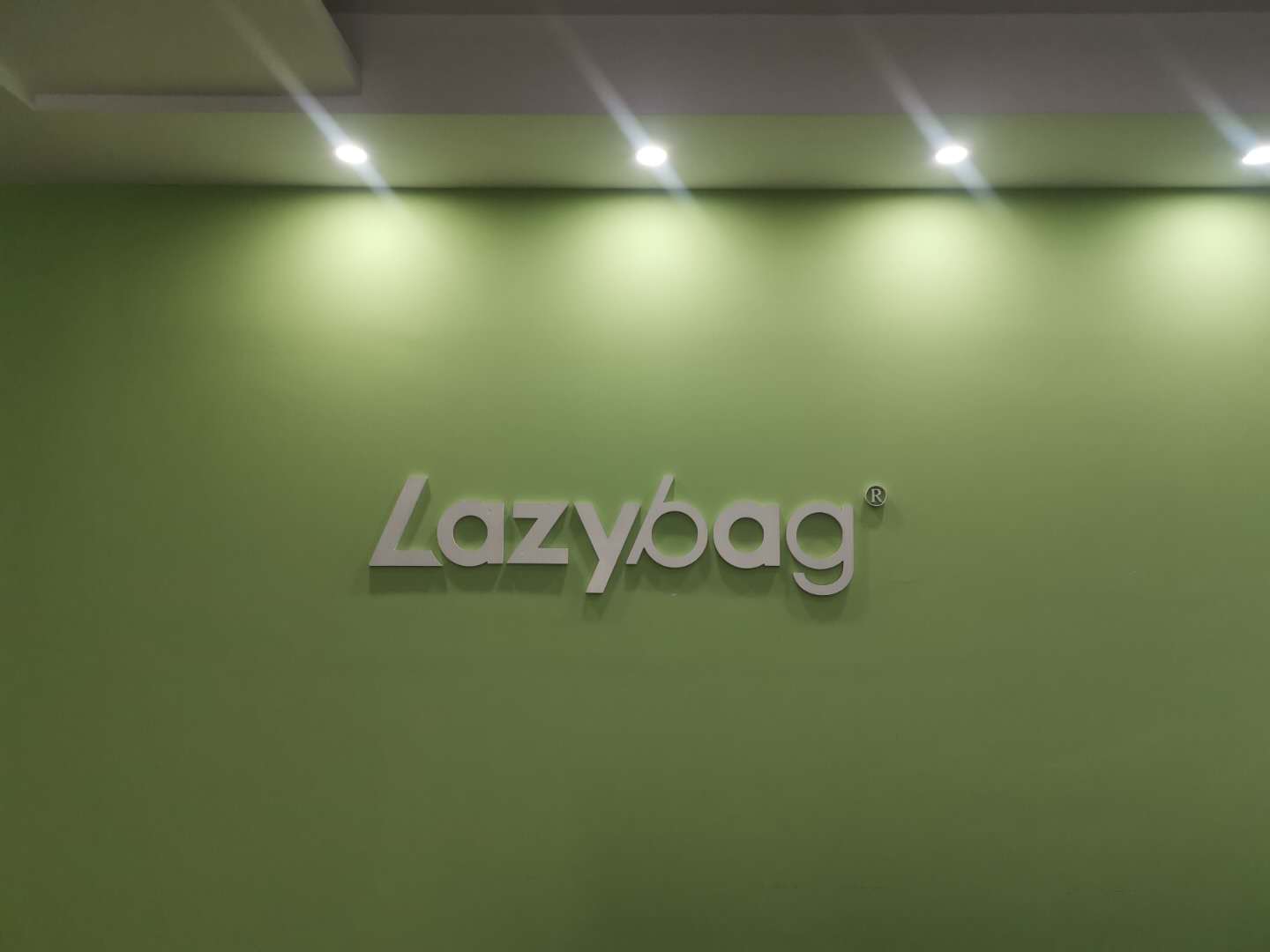 rayri hometextile (jiaxing)Co.,Ltd. logo